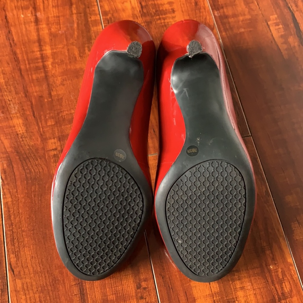 Bright Red Rounded Toe Jessica Simpson Heels - Picture 3 of 7